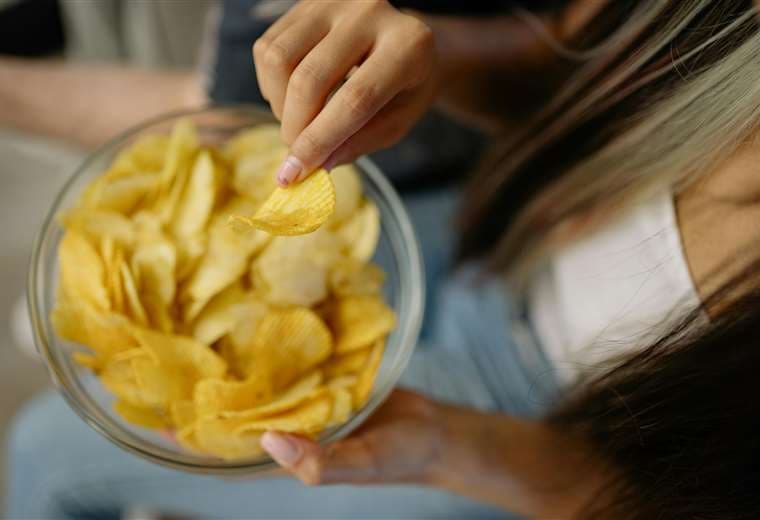 "La sal no solo está en el salero": Advierten por exceso de sodio en alimentos procesados
