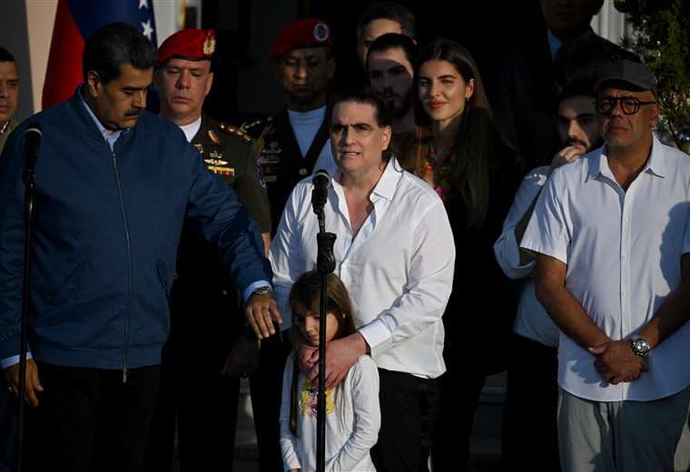 Venezuela deporta a EE. UU. a empresario acusado de ser testaferro de Maduro