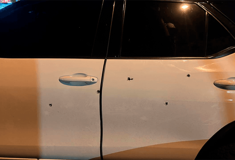 Carro baleado en Los Yoses: OIJ abre investigación tras presunta riña en bar