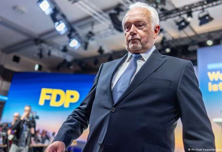 Liberales de Alemania eligen a veterano como nuevo líder