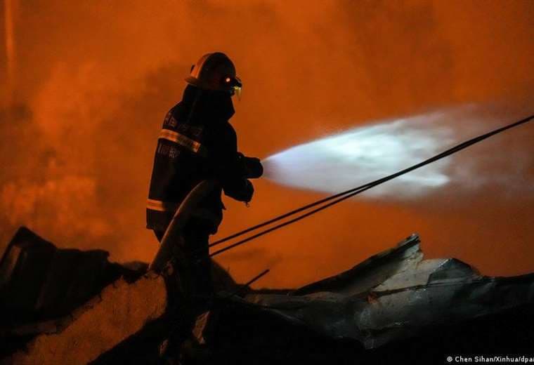 Explosión en fábrica de pirotecnia en China deja 21 muertos