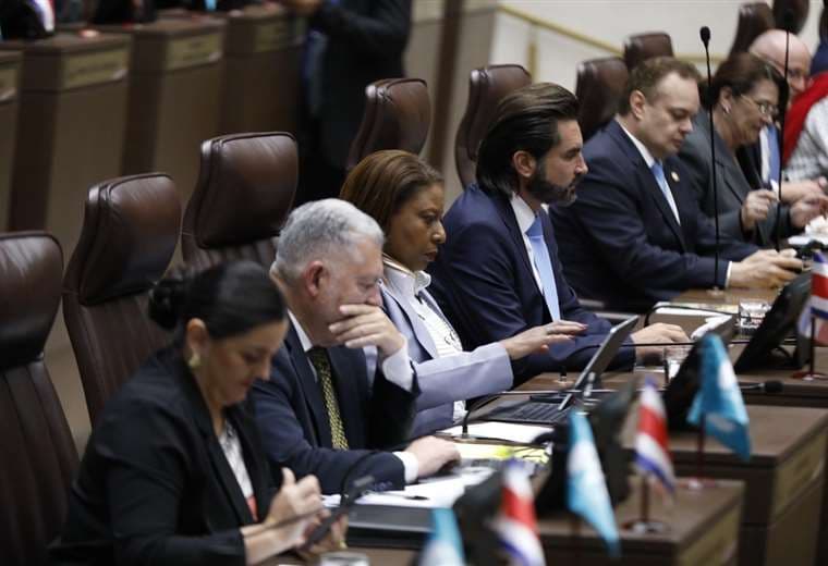 Oficialismo mantiene bloqueo: no hay futuro para elección de magistrados de la Sala IV