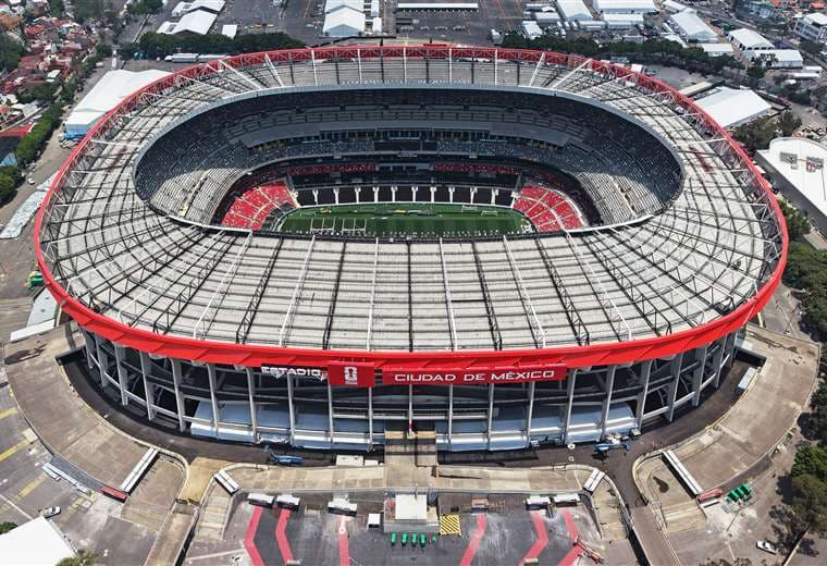 México inaugura su tercer Mundial con Sudáfrica, Shakira y megaprotestas