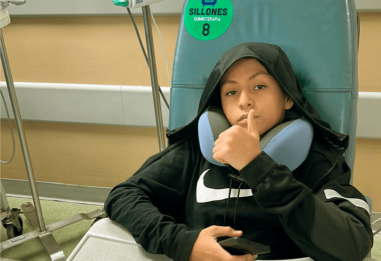 La lucha de Mathias, el quinceañero que enfrenta un cáncer agresivo con fe y música