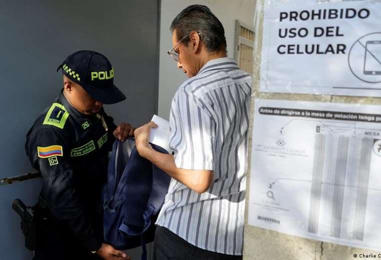 Comienza la segunda vuelta de las elecciones presidenciales en Colombia