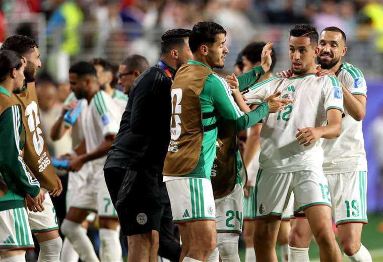 Argelia le da la vuelta al marcador y derrota a Jordania
