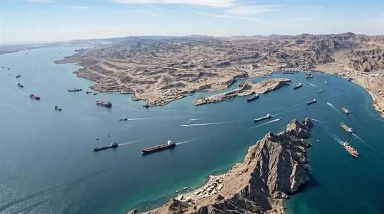 Comienza evacuación de 11.000 marinos bloqueados en Ormuz