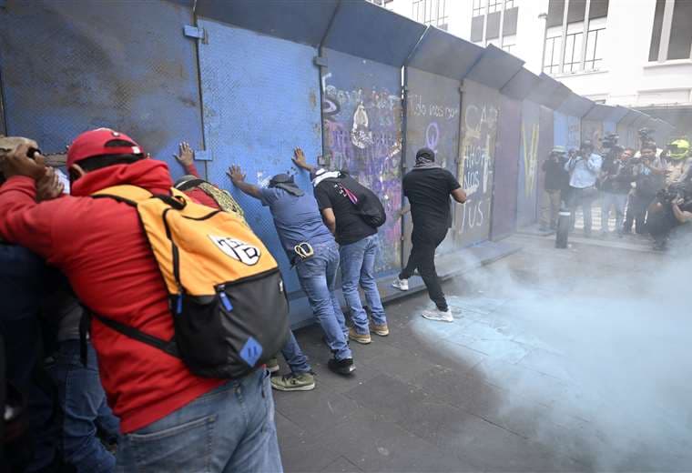 Protestas escalan en México: manifestantes irrumpen en sede educativa a días del Mundial 2026