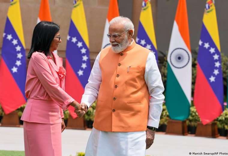 Delcy Rodríguez llega a India para fortalecer ventas petroleras