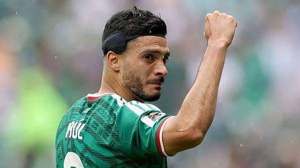 ¿Por qué el mexicano Raúl Jiménez lleva una banda en la cabeza?