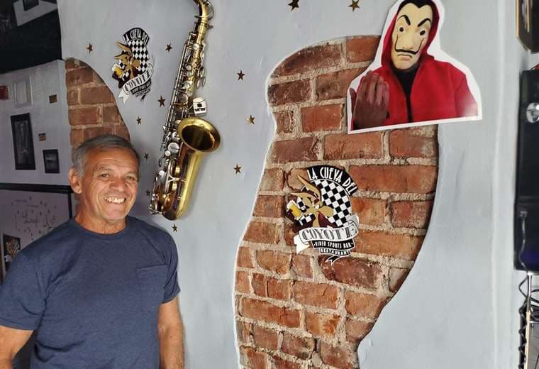 Roberto Quesada “Martina”, ícono de Los Hicsos, ingresa a un hogar de ancianos y se retira del grupo