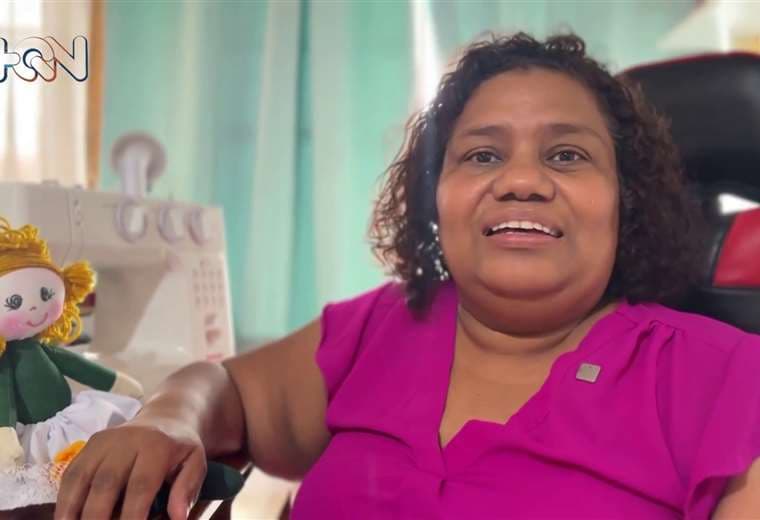 Las muñecas le devolvieron la vida: la historia de Sofía, la mujer que cosió su propia resiliencia