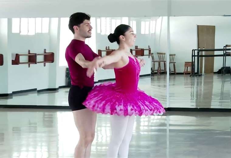Diseñador de modas y futura bióloga se unen para mostrar su ballet en “El Cascanueces”