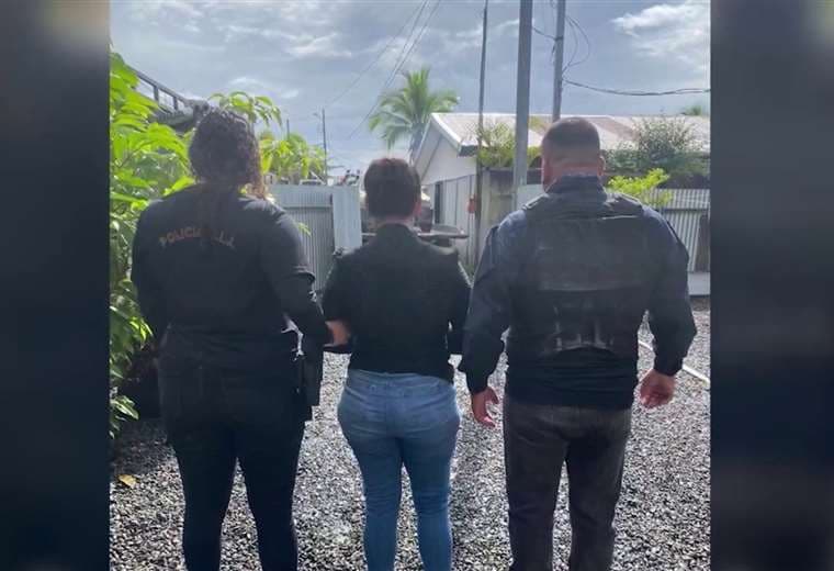 Asesinan y calcinan a mujer por ser testigo de un crimen en Limón