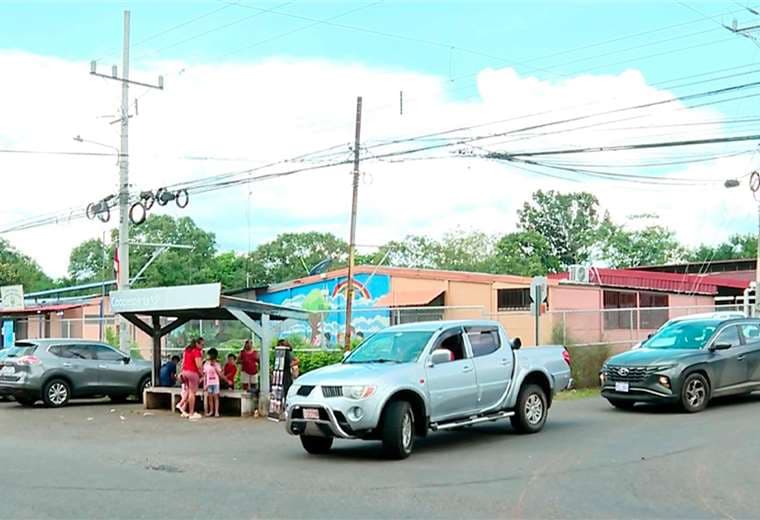 Joven muere atropellado en calle de Esparza donde vecinos exigen reductores de velocidad