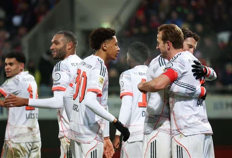 Bayern sigue rumbo al título, el Dortmund resiste a nueve puntos