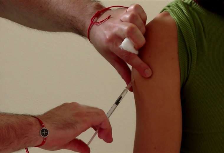 CCSS inicia campaña de vacunación contra fiebre amarilla en 23 áreas de salud