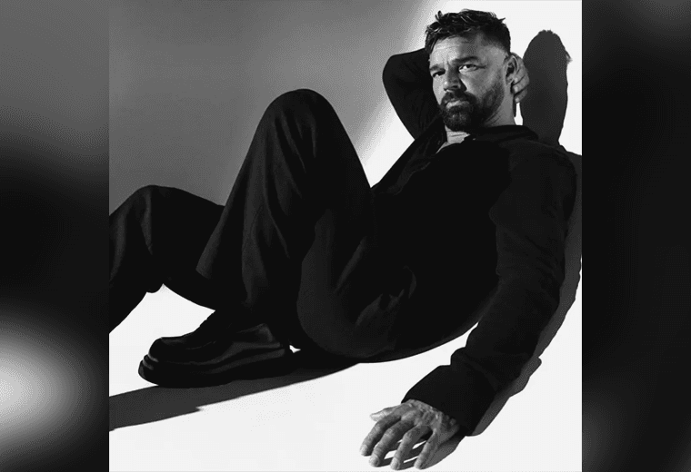 Ricky Martin reacciona a publicación de revista de moda que ignoró a Karol G