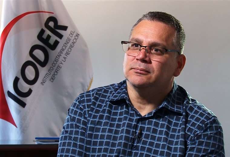 Atletas recurren a rifas y ventas para competir afuera: "No está en mis manos", dice ministro