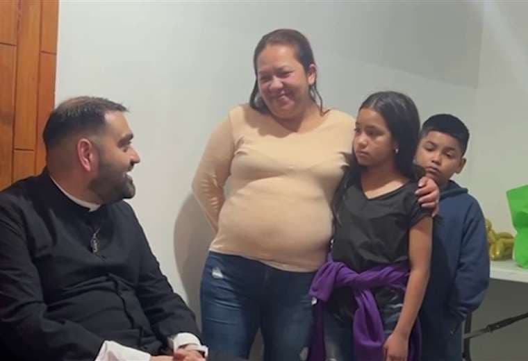 Madre y sus cuatro hijos estrenan casa gracias a proyecto que apoya El Papa