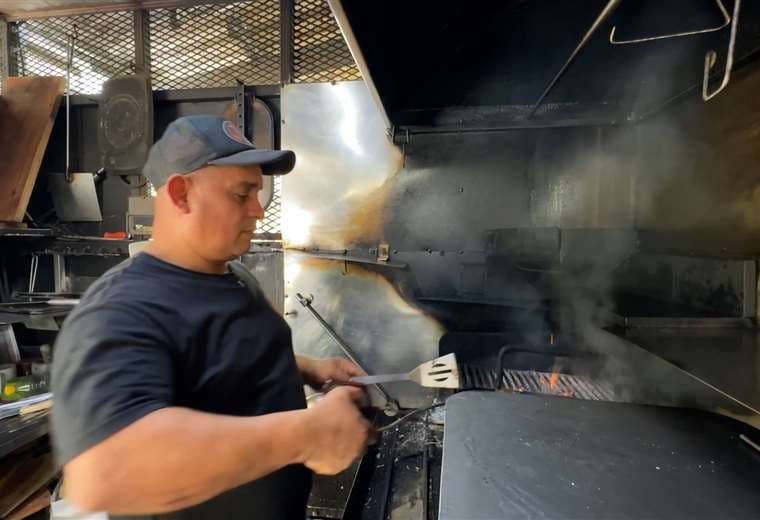 Furgoncito a la Parrilla: sabor, fuego y una historia familiar en Colorado de Turrialba