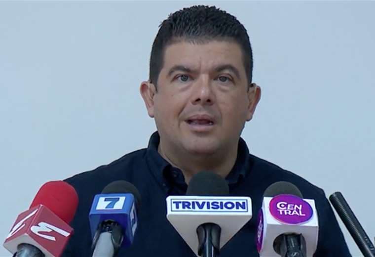 Álvaro Ramos también denuncia supuestas amenazas del Gobierno contra su campaña