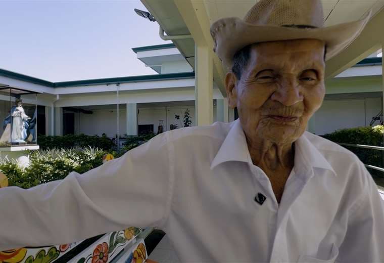 El bailarín de Puriscal: a los 80 años, la alegría no se le jubila