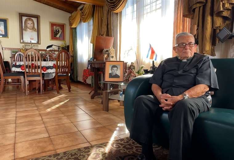 Edgar Rivera cumplió 100 años sin abandonar la vocación que eligió en 1955