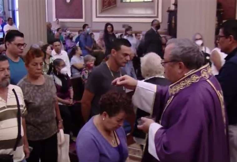 Fe y reflexión: parroquias anuncian horarios para la Misa de Ceniza