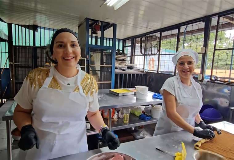 Dos hermanas convirtieron el legado de su mamá en un negocio de dulzura