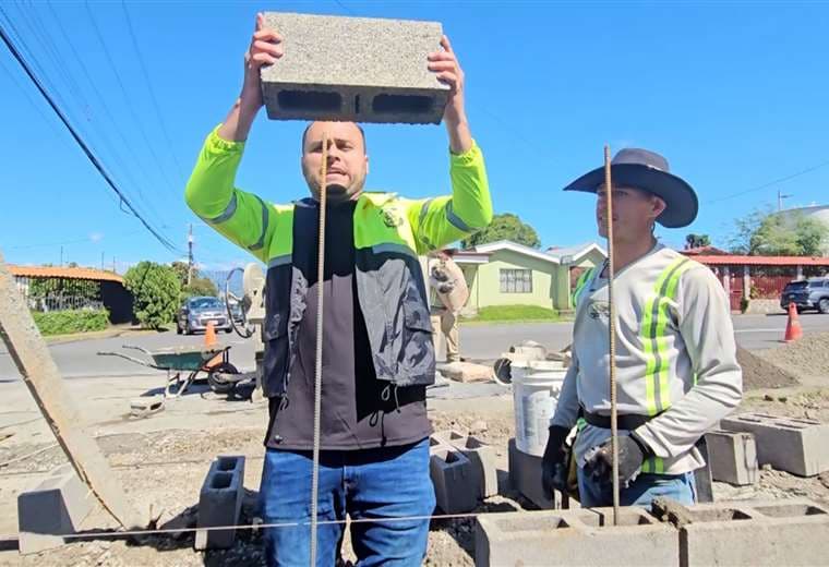 Entre cemento y carretillos: Sebastián Durango aprendió el oficio de la construcción