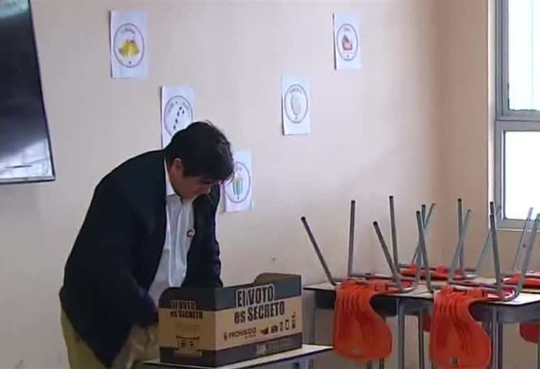 ¿Por qué Carlos Alvarado no acompañó a Claudia Dobles a votar? Esto dice el expresidente