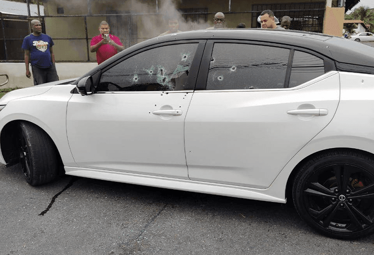 Tarde sangrienta: Dos hombres acribillados dentro de carros en Limón y Guanacaste