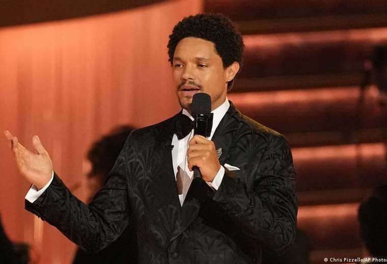 "Voy a divertirme contigo": Trump amenaza con demandar a presentador de los Grammy