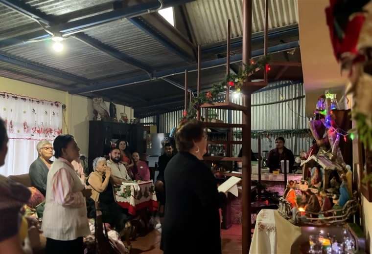 Un encuentro vecinal con oración y comida marcó el inicio de año en San Isidro de Heredia