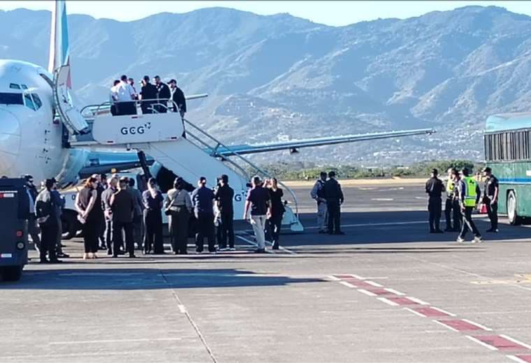 Costa Rica realiza primera deportación masiva aérea de extranjeros en condición irregular