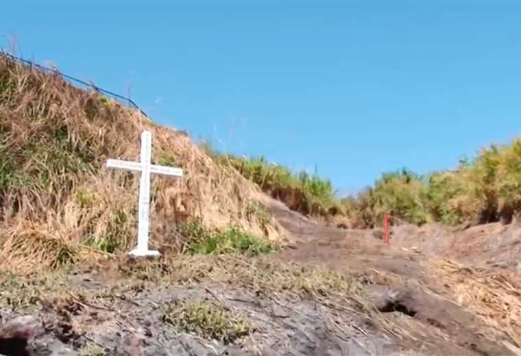 Municipalidad de Santo Domingo coloca cruz en homenaje a víctimas de tragedia del Virilla