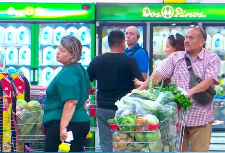 Los antojos del supermercado: un hábito común que puede volverse "gasto hormiga"