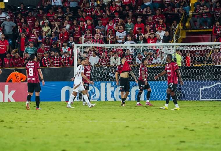 Alajuelense ante Los Angeles FC/Crédito: Juan Manuel Quirós