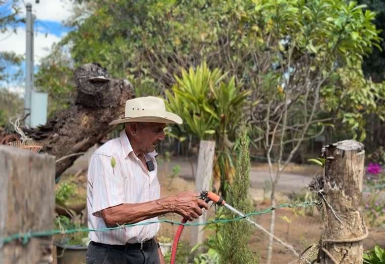 El hombre de 94 años que lleva más de ocho décadas trabajando y no piensa detenerse