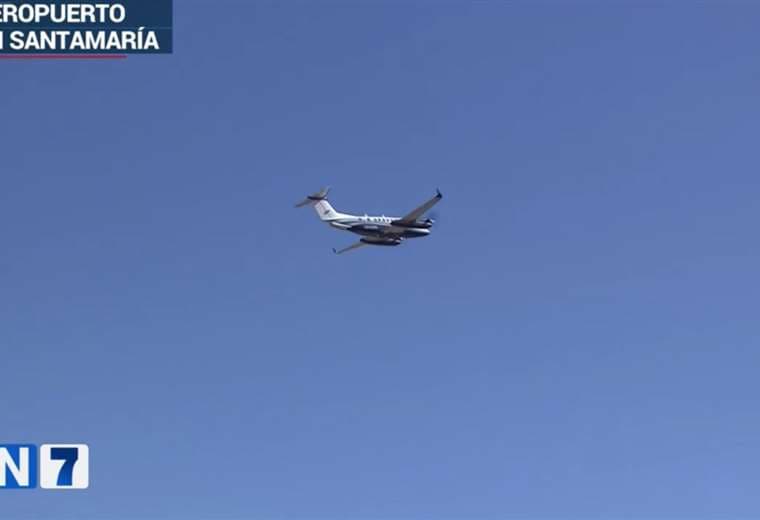 Avión que traslada a Celso Gamboa a Estados Unidos.