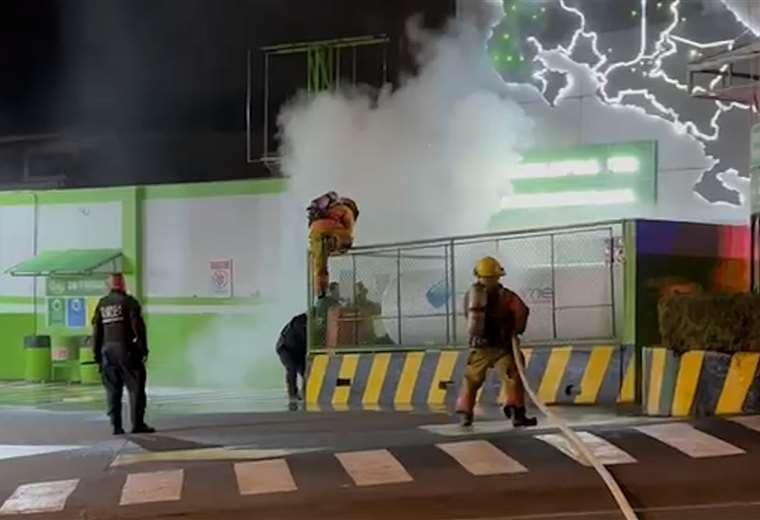 Indigente provoca fuga de gas y amenaza con incendiar gasolinera en Barrio México