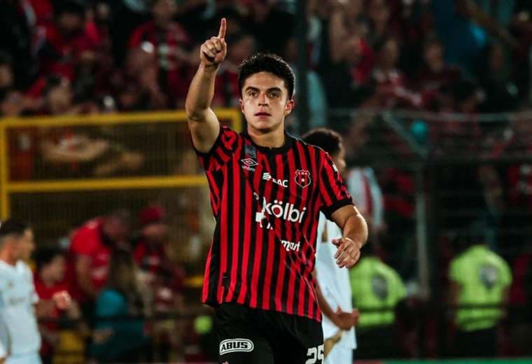 Santiago Van der Putten, Alajuelense/Prensa LDA