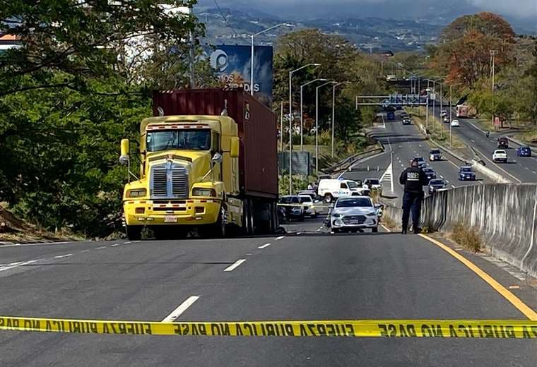 Motociclista fallece tras violento choque con tráiler en Circunvalación Norte