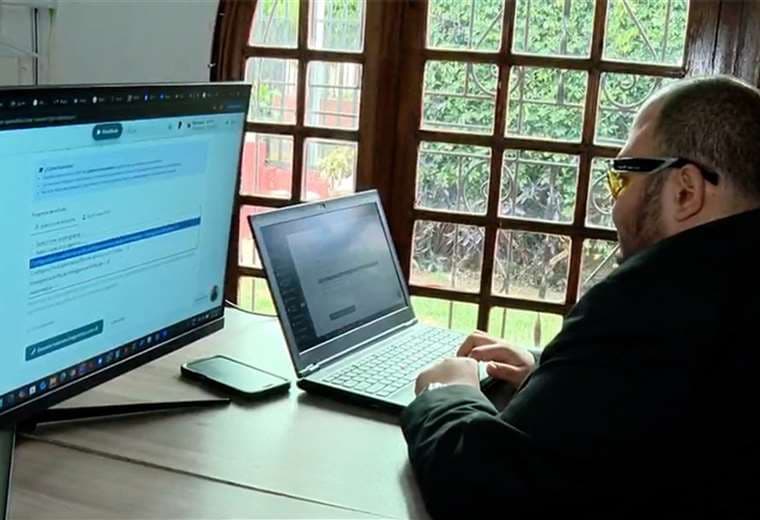 Empresa tica crea plataforma de inteligencia artificial para apoyar a docentes