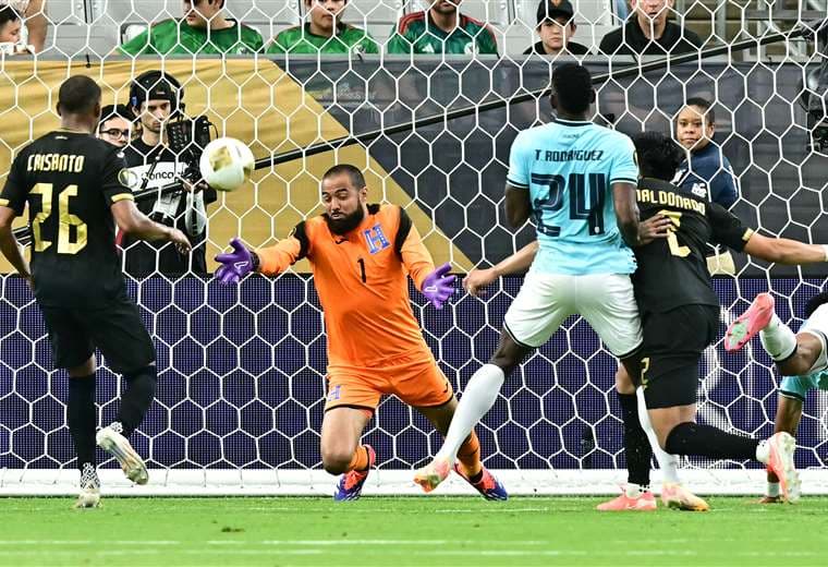 Tomás Rodríguez con Panamá. AFP