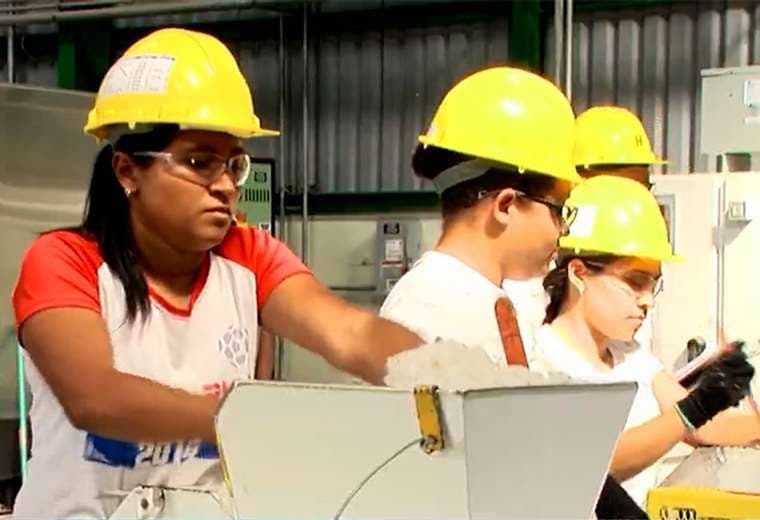 Jóvenes permanecen hasta cuatro veces menos tiempo en un empleo que los adultos