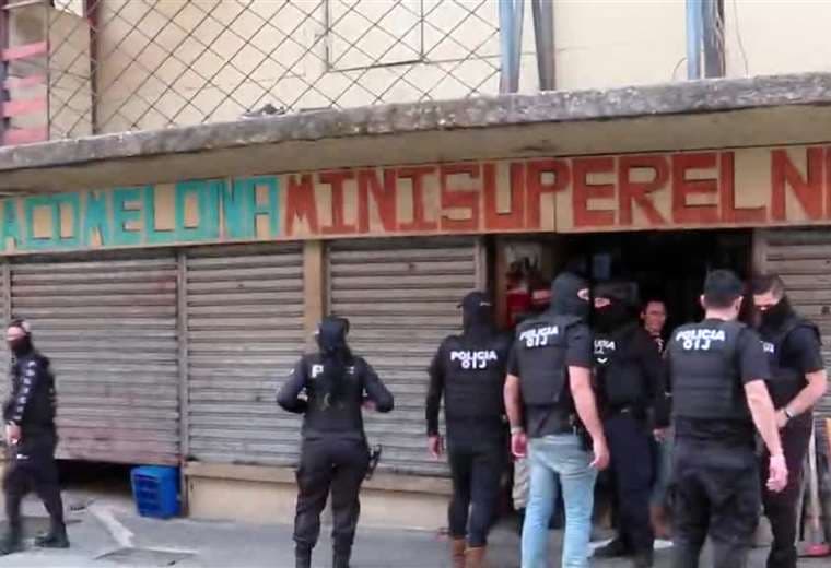 OIJ allana por quinta vez local de expolicía y decomisa 12 mil cajetillas de cigarrillos