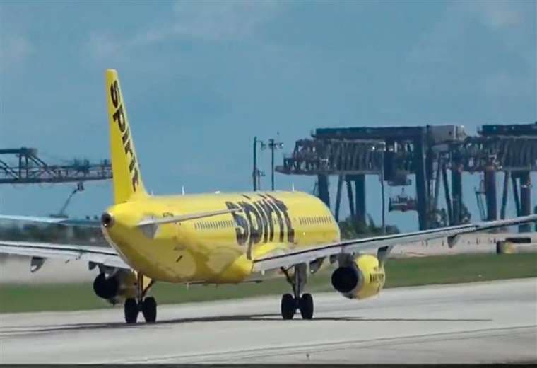 Ticos viven momentos de angustia al quedar varados en Orlando por cierre de Spirit Airlines