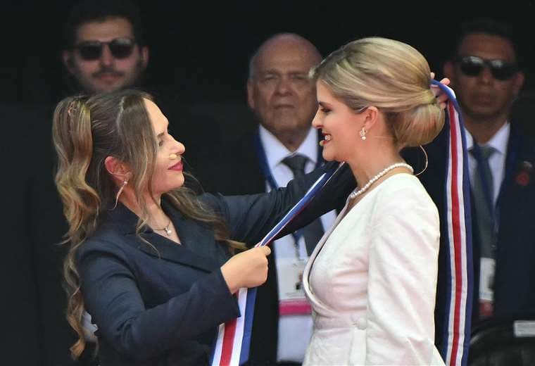 Histórico: Dos mujeres protagonizan momento clave del Traspaso de Poderes